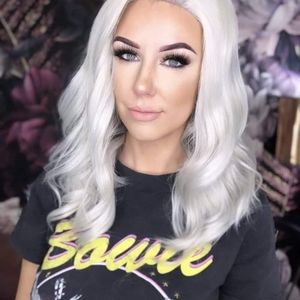 Chelsea Smith cosmetics Dion (petite)